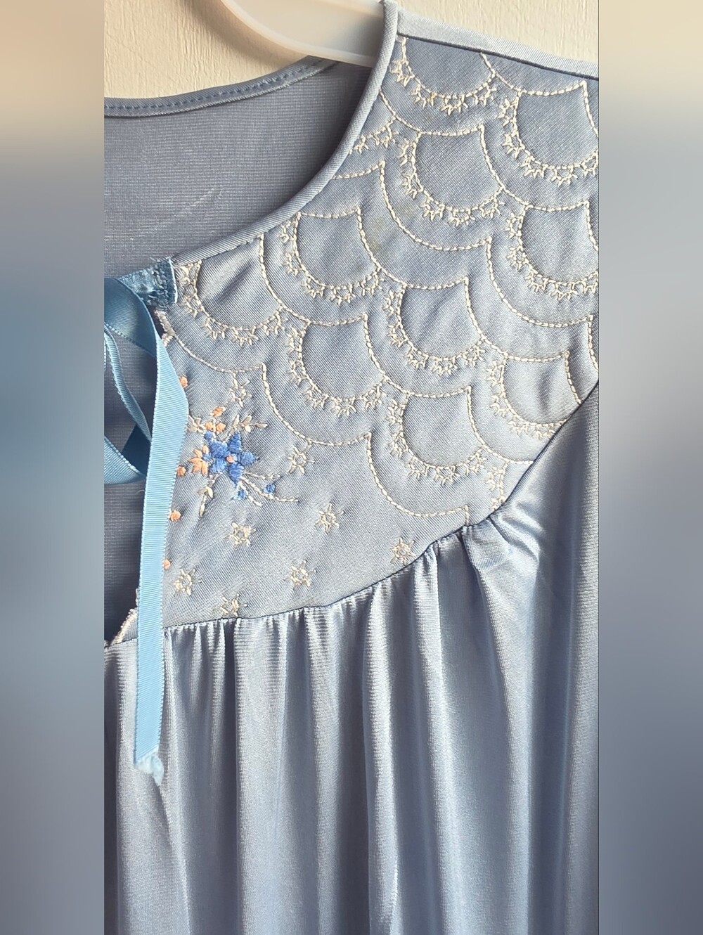 VASSARATTE LONG SLEEVE NYLON GOWN